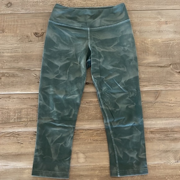 Nike Dri-Fit Faded Green Camo Crop Legging Size XS - Picture 1 of 4
